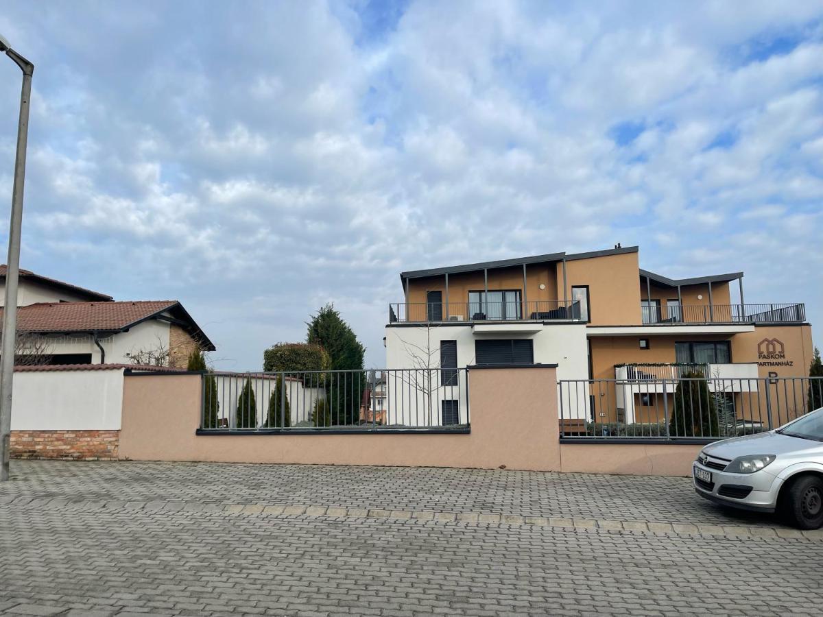 Paskom Apartmanház Nyergesujfalu Exterior foto
